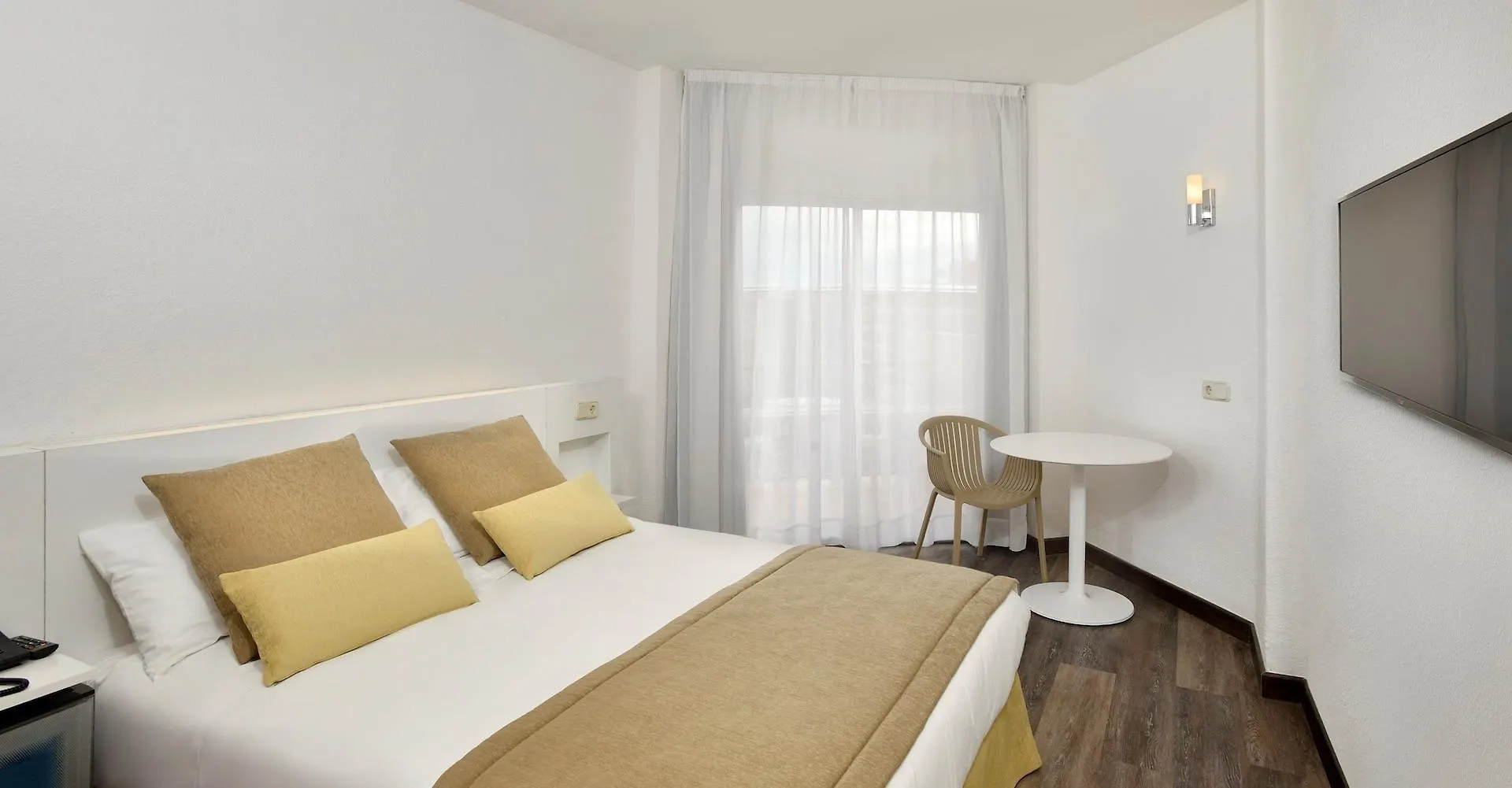 Sol Palmanova Mallorca 4*,  İspanya